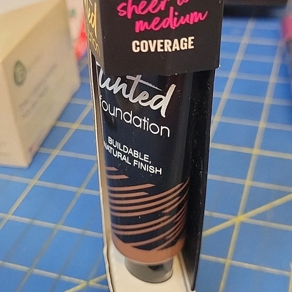 L.A. Girl Tinted Foundation 30ml New In Box GLM768 Warm Sienna